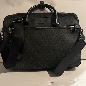 MICHAEL KORS SIGNATURE UNISEX BLK/GREY CARRYALL BRIEFCASE 15”W x 11”H